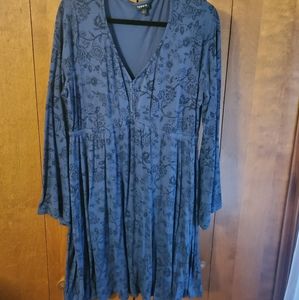 Torrid v neck bellsleeve blue floral dress sz 1